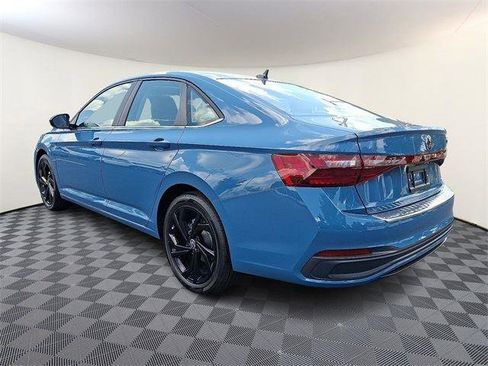 New 2025 Volkswagen Jetta SE image 4