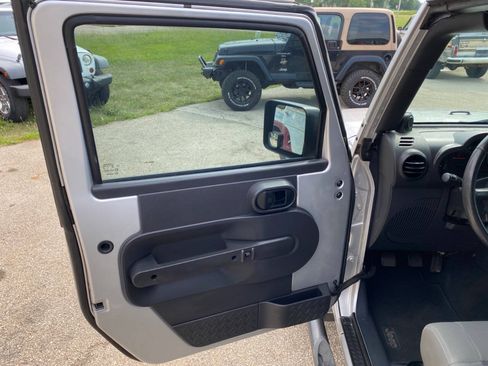Used 2009 Jeep Wrangler X AWD/4WD image 30