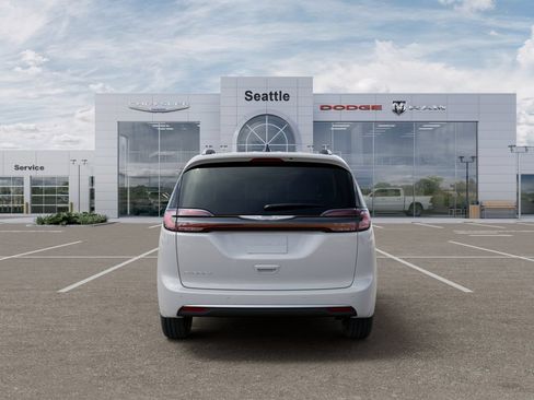 New 2026 Chrysler Pacifica Pinnacle FWD image 8