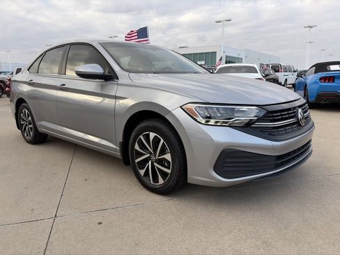 Used 2024 Volkswagen Jetta S image 5