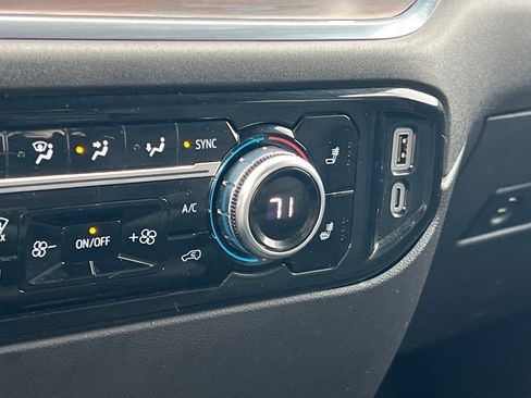 Used 2024 GMC Sierra 1500 SLT image 29