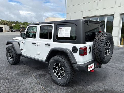 Used 2024 Jeep Wrangler Unlimited Rubicon AWD/4WD image 4