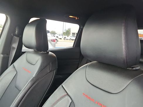 Used 2025 Jeep Compass Trailhawk AWD/4WD image 15