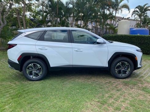 New 2026 Hyundai Tucson Blue SE image 8