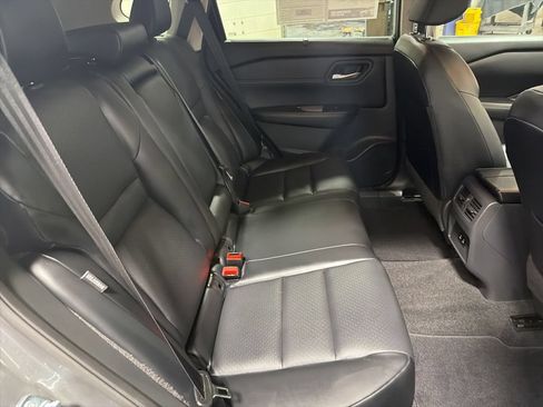 Used 2025 Nissan Rogue SV w/ SV Premium Package AWD/4WD image 10