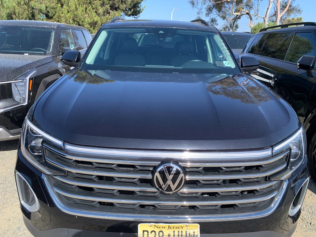 Used 2024 Volkswagen Atlas SE AWD/4WD image 3