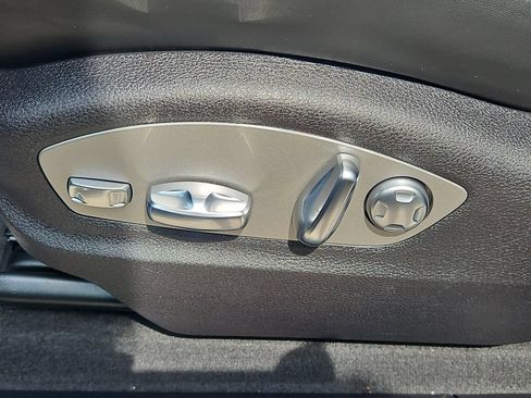 Certified 2026 Porsche Macan AWD/4WD image 25
