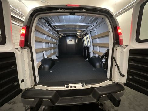 Used 2024 GMC Savana 2500 w/ Driver Convenience Package image 16