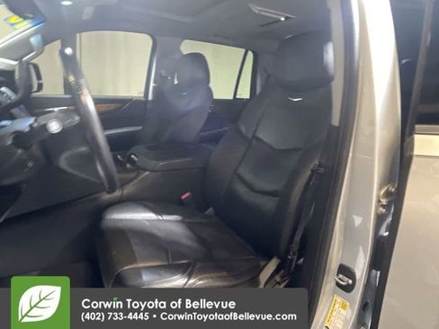 Used 2016 Cadillac Escalade Luxury image 12