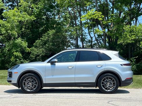 Certified 2025 Porsche Cayenne AWD/4WD image 2
