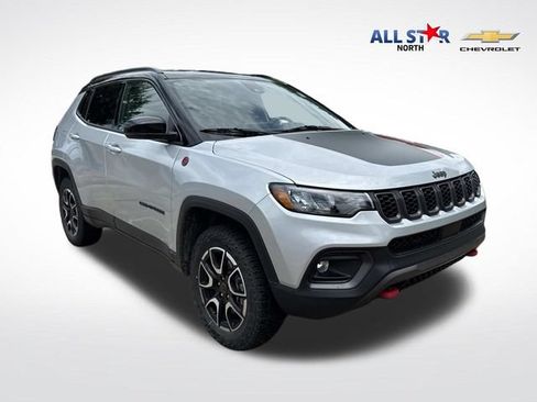 Used 2025 Jeep Compass Trailhawk AWD/4WD image 1