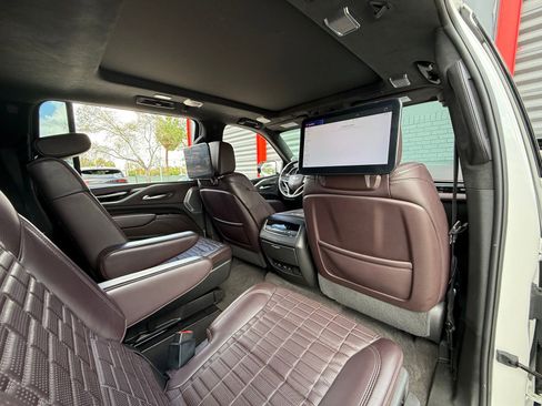 Used 2022 Cadillac Escalade ESV Sport Platinum image 19