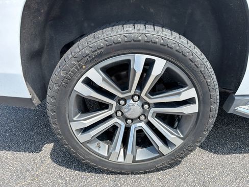 Used 2017 GMC Yukon SLT AWD/4WD image 25