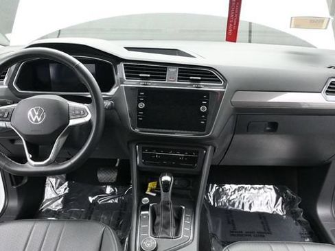 Used 2022 Volkswagen Tiguan SE AWD/4WD image 14
