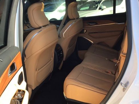 Used 2023 Jeep Grand Cherokee Summit image 5