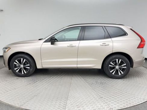 Used 2025 Volvo XC60 B5 Core image 5