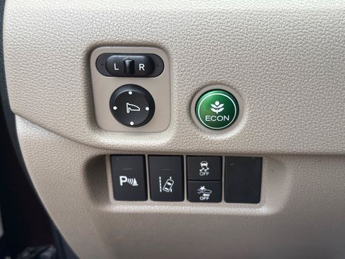 Used 2016 Honda Pilot Touring image 18