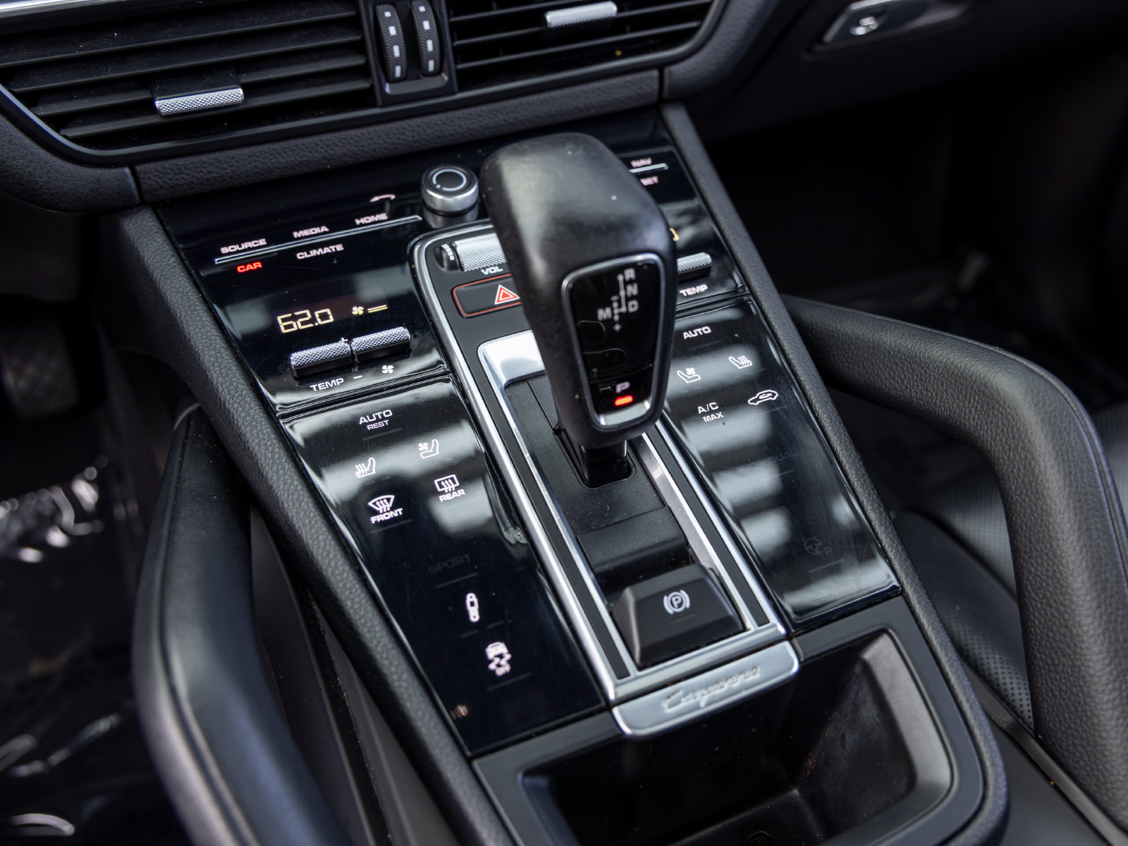 Certified 2022 Porsche Cayenne Platinum Edition AWD/4WD image 49