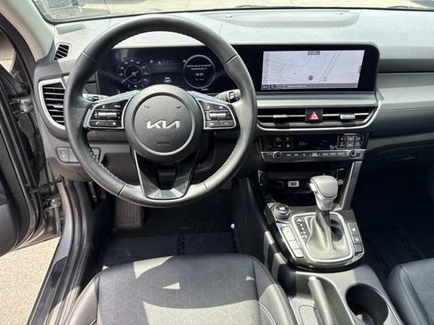 Used 2024 Kia Seltos EX FWD image 17