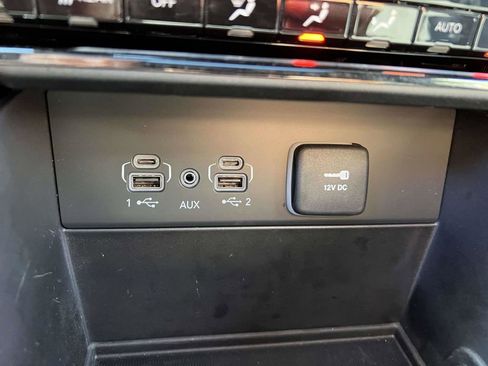 Used 2025 Jeep Grand Cherokee L Laredo image 25