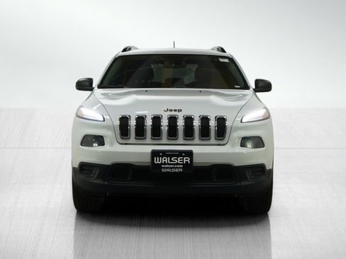Used 2016 Jeep Cherokee Sport FWD image 8