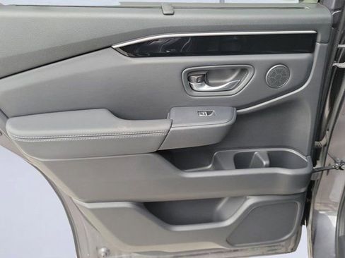 Used 2023 Honda Pilot Touring image 9