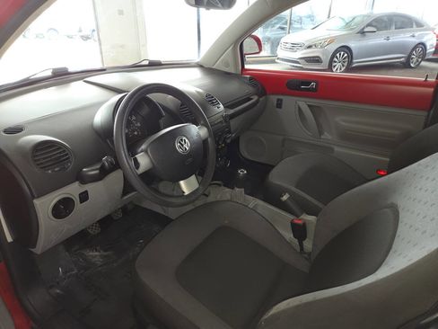 Used 1998 Volkswagen Beetle Coupe FWD image 15