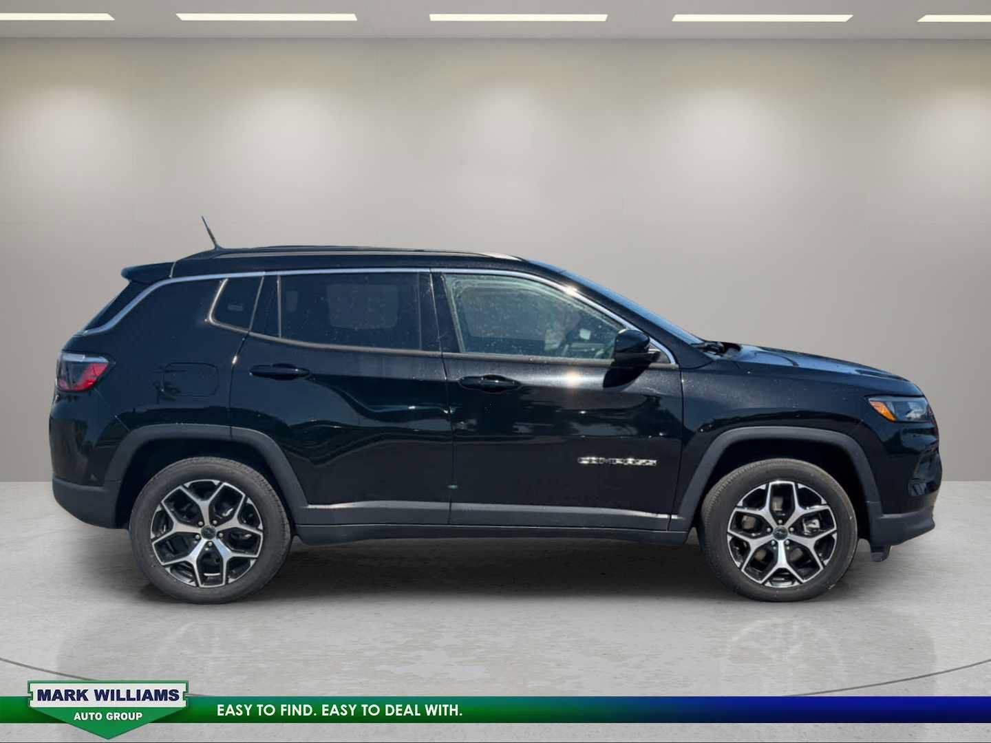 Used 2025 Jeep Compass Limited AWD/4WD image 3