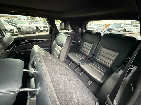 Used 2017 Kia Sorento SX image 17