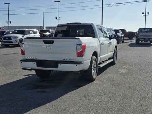 Used 2019 Nissan Titan SV w/ SV Convenience Package image 8