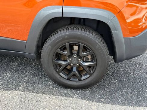 Used 2016 Jeep Cherokee Trailhawk w/ Cold Weather Group AWD/4WD image 25