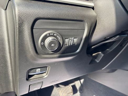 Used 2023 Jeep Grand Cherokee Limited image 15