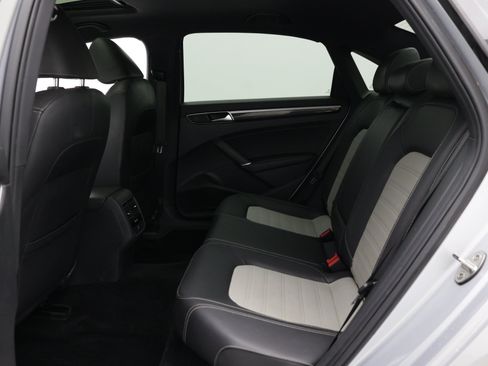 Used 2018 Volkswagen Passat 3.6 FWD image 29