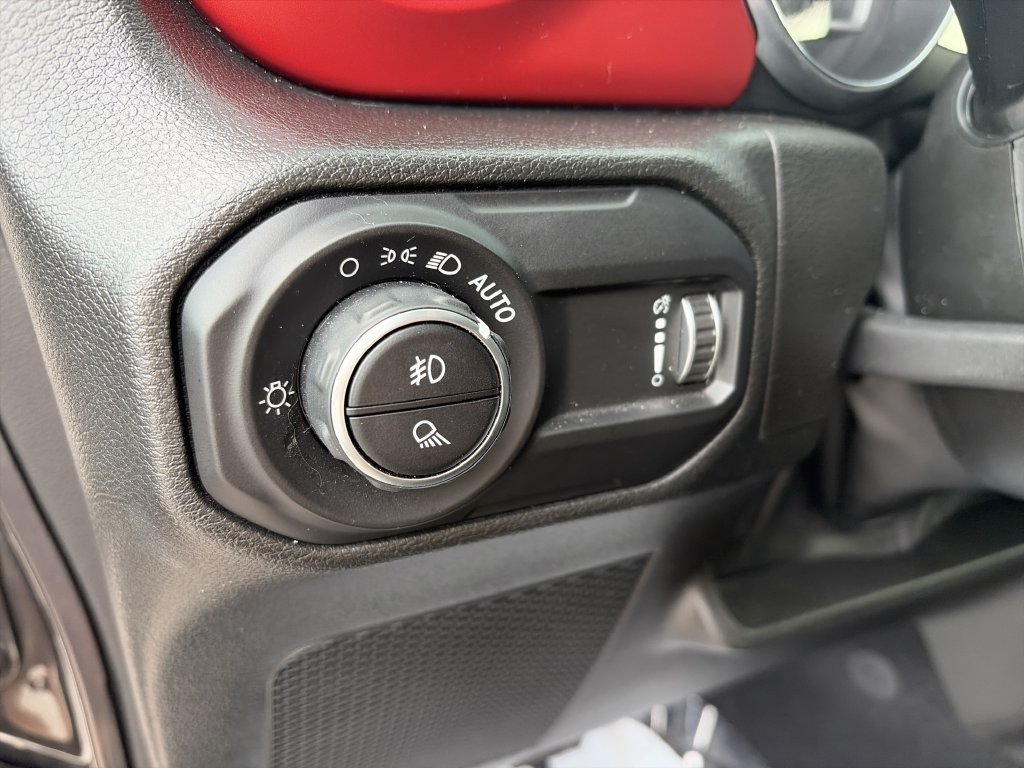Used 2023 Jeep Gladiator Rubicon AWD/4WD image 18