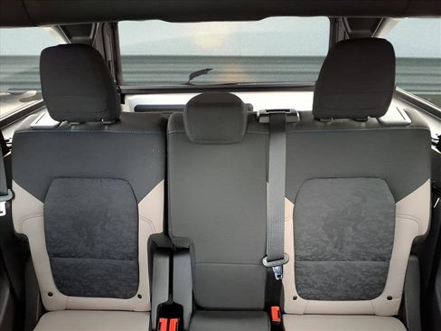 Used 2023 Ford Bronco Wildtrak image 19