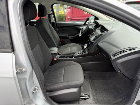 Used 2018 Ford Focus SE image 25