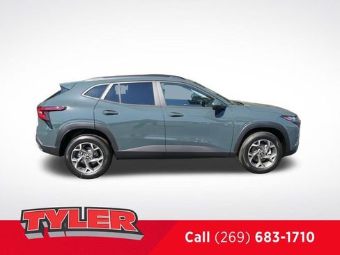 New 2025 Chevrolet Trax LT w/ Driver Confidence Package image 9