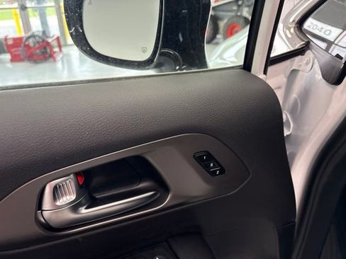 New 2027 Chrysler Pacifica Select AWD/4WD image 15