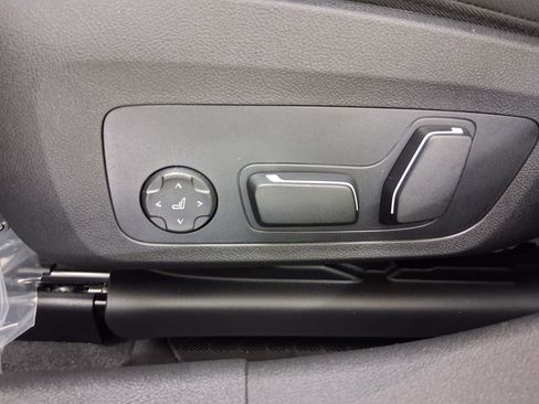 New 2026 BMW 330i Sedan w/ Convenience Package RWD image 13