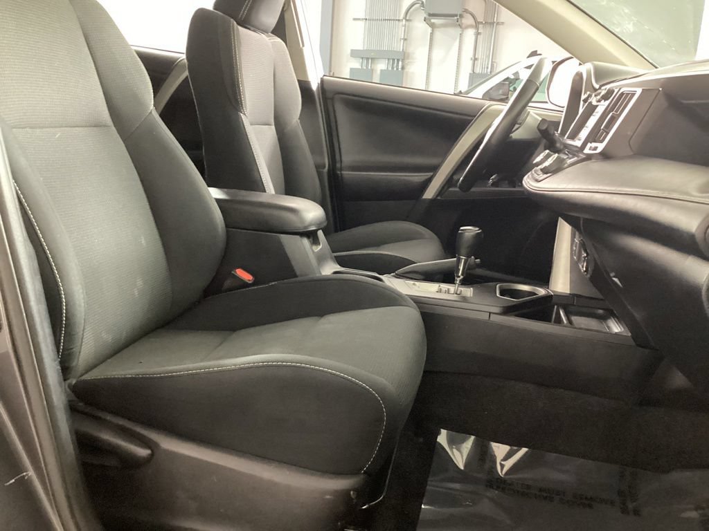 Used 2018 Toyota RAV4 XLE FWD image 18