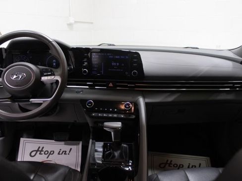 Used 2022 Hyundai Elantra SEL w/ Convenience Package image 24