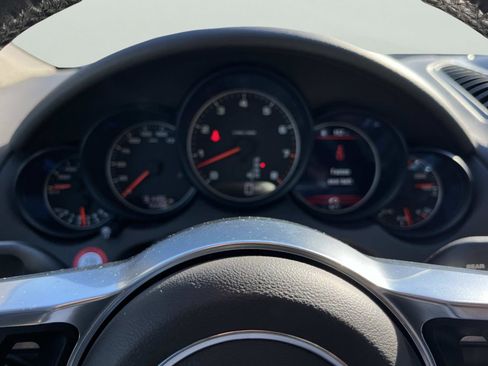 Used 2017 Porsche Cayenne Platinum Edition image 30