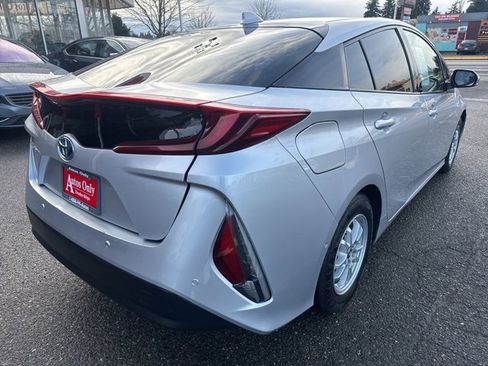 Used 2017 Toyota Prius Prime Advanced image 5
