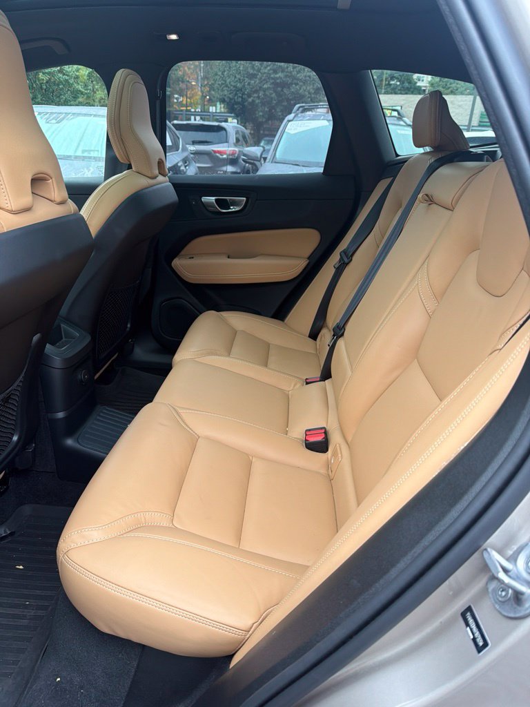 Certified 2024 Volvo XC60 T8 Ultimate w/ Climate Package AWD/4WD image 9