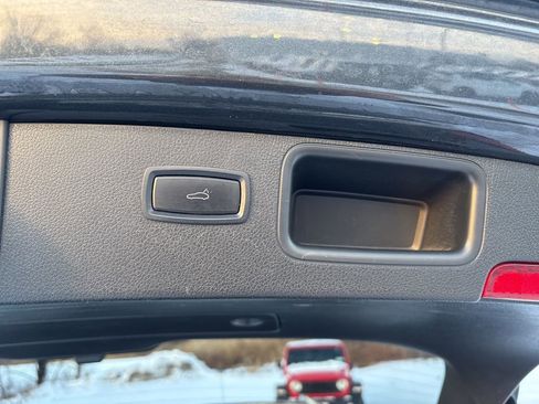 Used 2018 Porsche Macan image 18