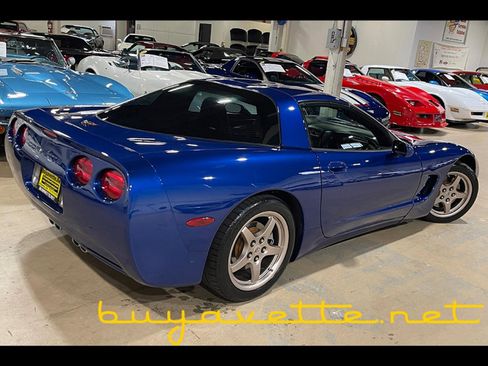 Used 2002 Chevrolet Corvette Coupe w/ Preferred Equipment Group2 image 2