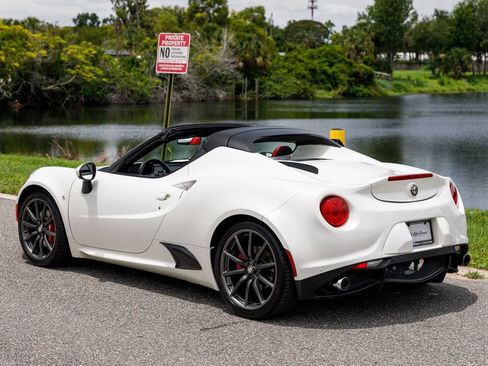 Used 2016 Alfa Romeo 4C Spider w/ Convenience Group - Spider RWD image 5