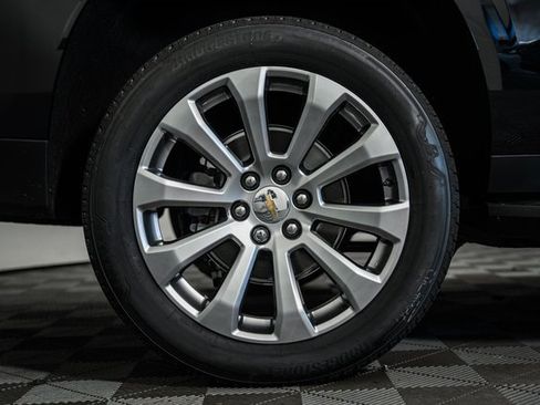 New 2026 Chevrolet Suburban Premier image 21