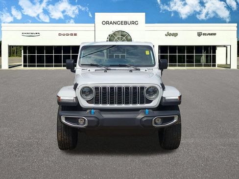 Used 2024 Jeep Wrangler Unlimited Sahara AWD/4WD image 2
