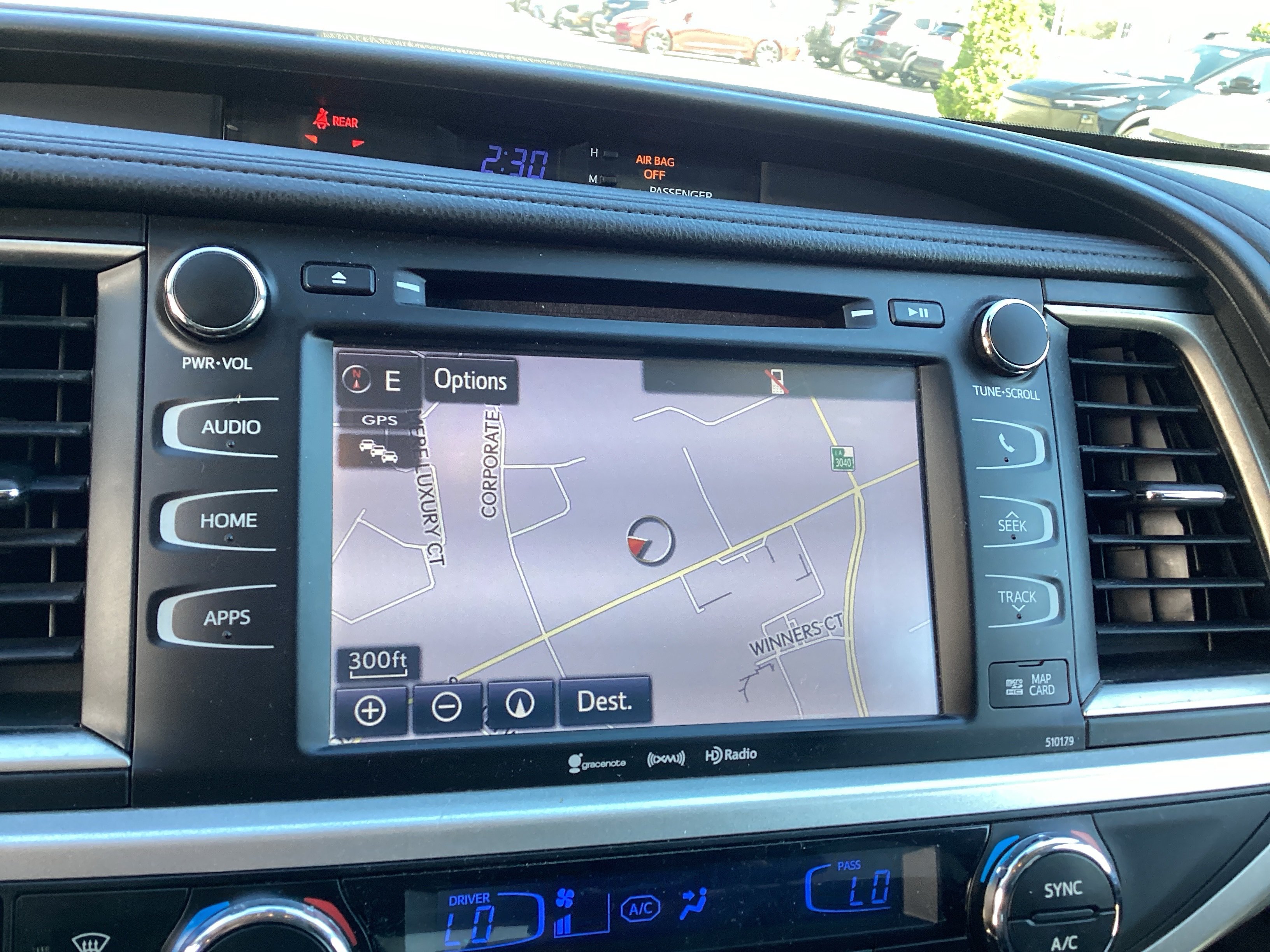 Used 2017 Toyota Highlander SE FWD image 19